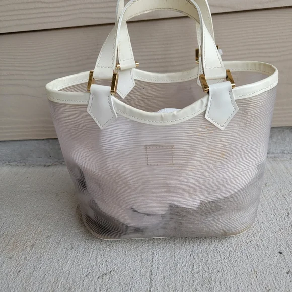 Elegant Louis Vuitton Women's Bag